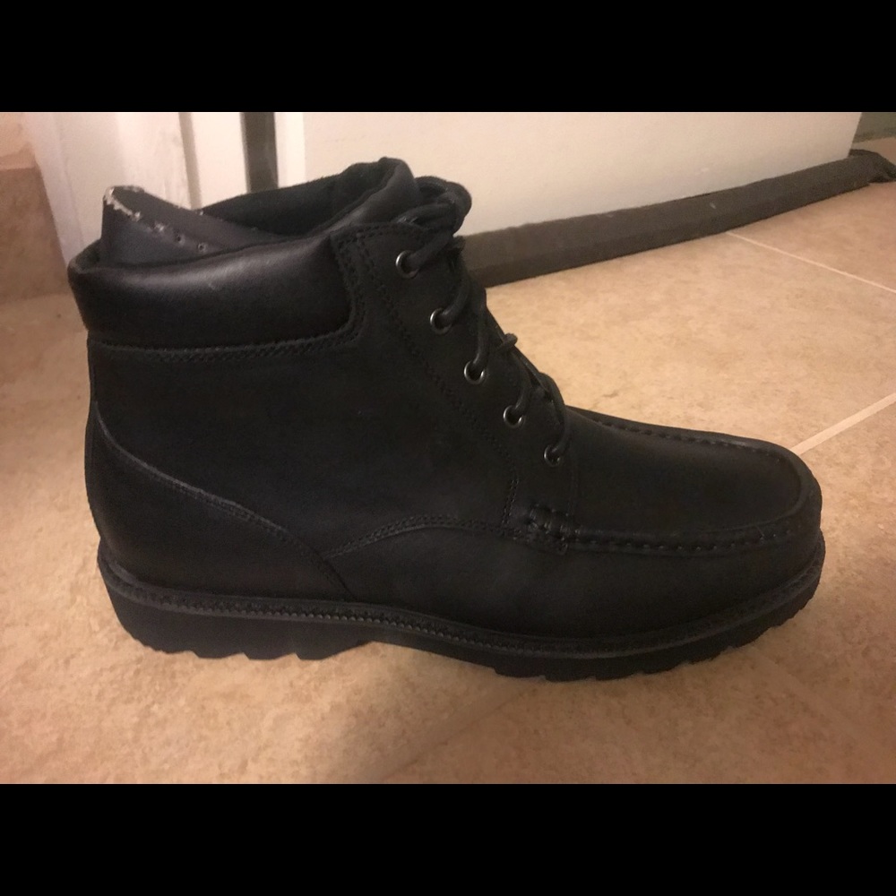ROCKPORT MENS BOOTS.  SIZE 9.5 NIB